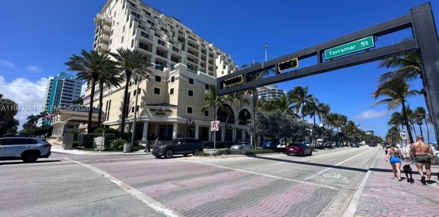 Condominio en Fort Lauderdale, Florida, 1 dormitorio  № 2047469