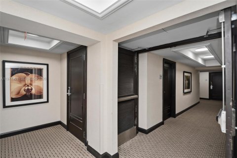 Condominio en venta en Fort Lauderdale, Florida, 1 dormitorio, 91.97 m2 № 2047469 - foto 18