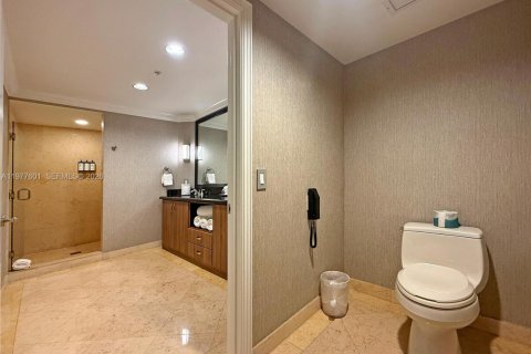 Condominio en venta en Fort Lauderdale, Florida, 1 dormitorio, 91.97 m2 № 2047469 - foto 17