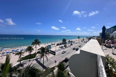 Condominio en venta en Fort Lauderdale, Florida, 1 dormitorio, 91.97 m2 № 2047469 - foto 8