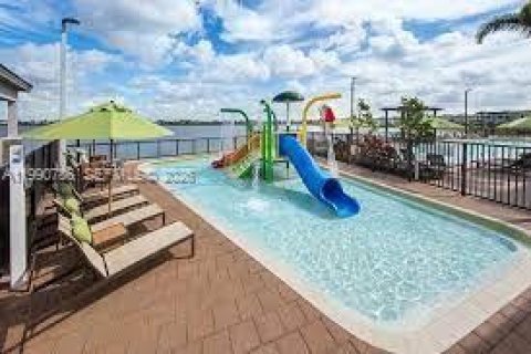 Снять в аренду таунхаус в Майами-Лейкс, Флорида 3 спальни, 161.93м2, № 2058021 - фото 3