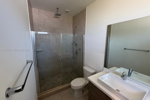 Снять в аренду таунхаус в Майами-Лейкс, Флорида 3 спальни, 161.93м2, № 2058021 - фото 18