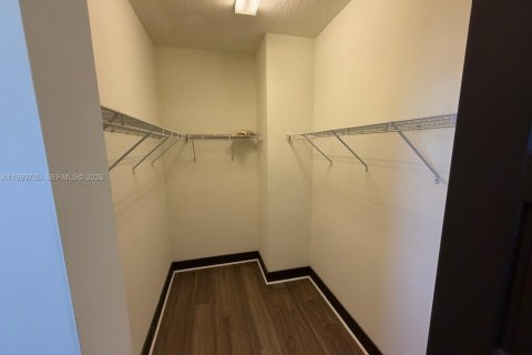 Снять в аренду таунхаус в Майами-Лейкс, Флорида 3 спальни, 161.93м2, № 2058021 - фото 17