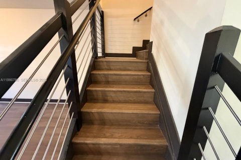 Снять в аренду таунхаус в Майами-Лейкс, Флорида 3 спальни, 161.93м2, № 2058021 - фото 8