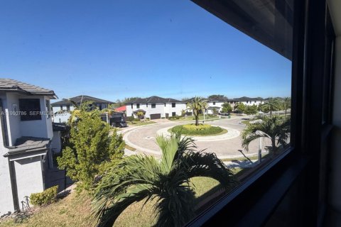 Снять в аренду таунхаус в Майами-Лейкс, Флорида 3 спальни, 161.93м2, № 2058021 - фото 15