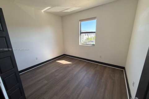 Снять в аренду таунхаус в Майами-Лейкс, Флорида 3 спальни, 161.93м2, № 2058021 - фото 11