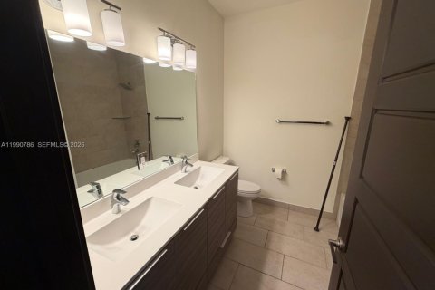 Снять в аренду таунхаус в Майами-Лейкс, Флорида 3 спальни, 161.93м2, № 2058021 - фото 10