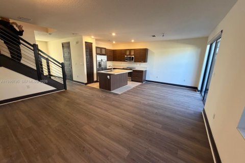 Снять в аренду таунхаус в Майами-Лейкс, Флорида 3 спальни, 161.93м2, № 2058021 - фото 6