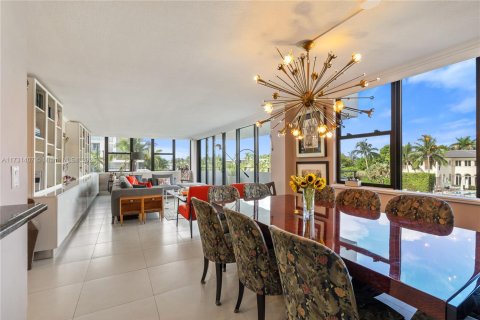 Condo in Bay Harbor Islands, Florida, 2 bedrooms № 1958085 - photo 9