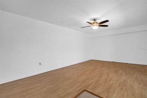 Touwnhouse à vendre à Palm Harbor, Floride: 2 chambres, 124.86 m2 № 1734592 - photo 12