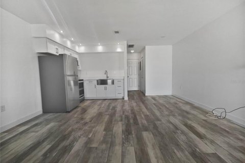 Condominio en venta en Venice, Florida, 1 dormitorio, 51.56 m2 № 1115256 - foto 14