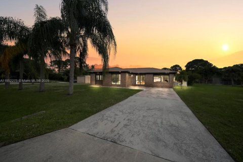 House in St. Lucie, Florida 3 bedrooms, 169.55 sq.m. № 2021055 - photo 10