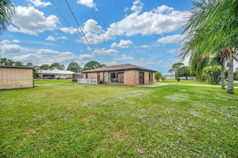 House in St. Lucie, Florida 3 bedrooms, 169.55 sq.m. № 2021055 - photo 8