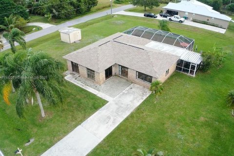 House in St. Lucie, Florida 3 bedrooms, 169.55 sq.m. № 2021055 - photo 7