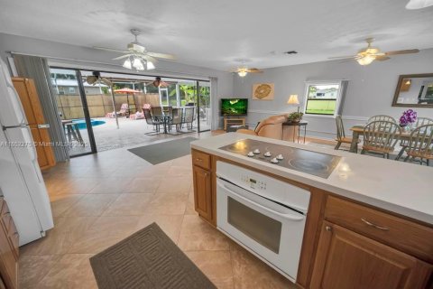 House in St. Lucie, Florida 3 bedrooms, 169.55 sq.m. № 2021055 - photo 14