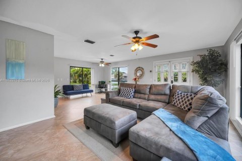 House in St. Lucie, Florida 3 bedrooms, 169.55 sq.m. № 2021055 - photo 11