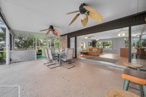 House in St. Lucie, Florida 3 bedrooms, 169.55 sq.m. № 2021055 - photo 15