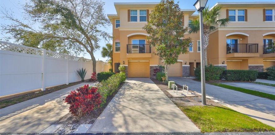 Adosado en New Port Richey, Florida 2 dormitorios, 149.76 m2 № 1574232