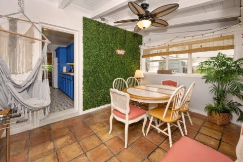 Villa ou maison à louer à Hollywood, Floride: 2 chambres, 138.8 m2 № 2169621 - photo 15