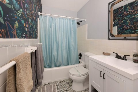 Villa ou maison à louer à Hollywood, Floride: 2 chambres, 138.8 m2 № 2169621 - photo 18