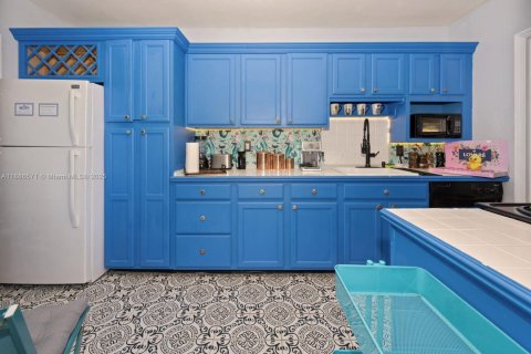 Villa ou maison à louer à Hollywood, Floride: 2 chambres, 138.8 m2 № 2169621 - photo 4