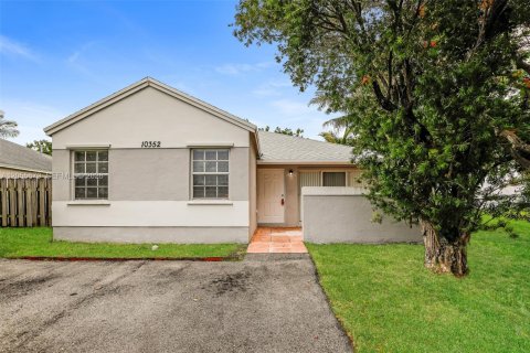 Villa ou maison à Cutler Bay, Floride 3 chambres, 110.09 m2 № 2168603
