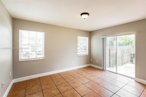 Villa ou maison à louer à Cutler Bay, Floride: 3 chambres, 110.09 m2 № 2168603 - photo 9