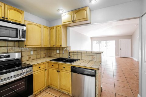 Villa ou maison à louer à Cutler Bay, Floride: 3 chambres, 110.09 m2 № 2168603 - photo 8
