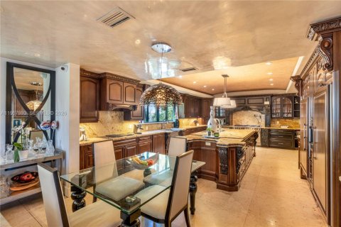 Villa ou maison à vendre à Coral Gables, Floride: 8 chambres, 931.35 m2 № 2031668 - photo 10