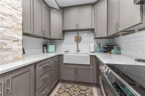 Condo in Clearwater, Florida, 2 bedrooms  № 2101552 - photo 11