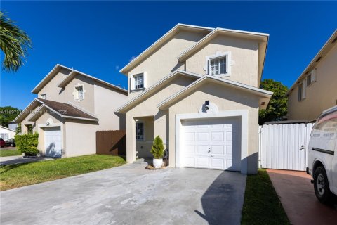 House in Miami, Florida 3 bedrooms, 132.39 sq.m. № 1954150 - photo 28