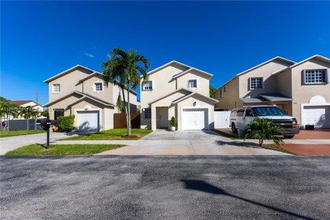 House in Miami, Florida 3 bedrooms, 132.39 sq.m. № 1954150 - photo 29