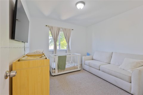 House in Miami, Florida 3 bedrooms, 132.39 sq.m. № 1954150 - photo 20