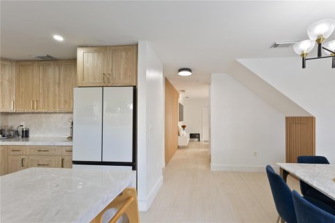 House in Miami, Florida 3 bedrooms, 132.39 sq.m. № 1954150 - photo 6