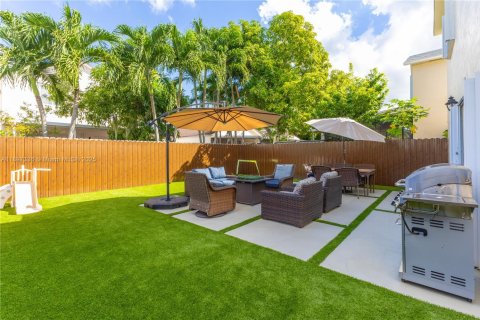 House in Miami, Florida 3 bedrooms, 132.39 sq.m. № 1954150 - photo 24