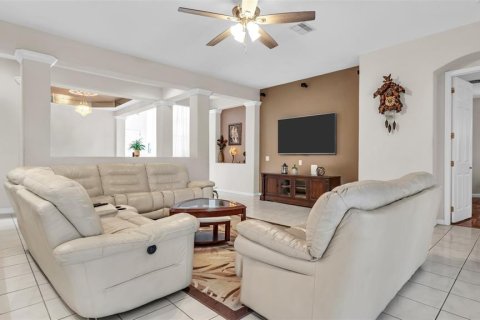 Casa en alquiler en Tampa, Florida, 4 dormitorios, 327.02 m2 № 1895162 - foto 13