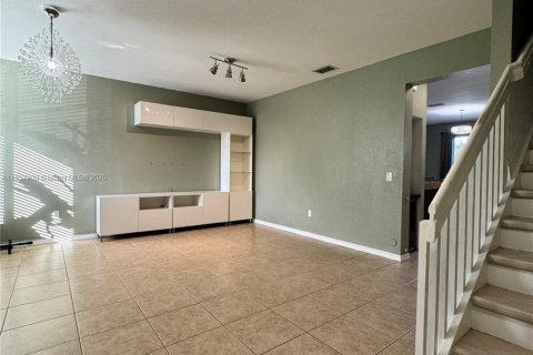 Townhouse in Miramar, Florida 3 bedrooms, 153.85 sq.m. № 1881697 - photo 2