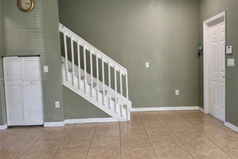 Townhouse in Miramar, Florida 3 bedrooms, 153.85 sq.m. № 1881697 - photo 3