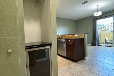 Townhouse in Miramar, Florida 3 bedrooms, 153.85 sq.m. № 1881697 - photo 4
