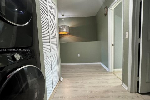 Townhouse in Miramar, Florida 3 bedrooms, 153.85 sq.m. № 1881697 - photo 11