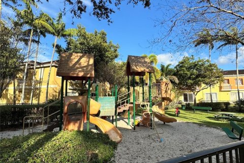 Townhouse in Miramar, Florida 3 bedrooms, 153.85 sq.m. № 1881697 - photo 27