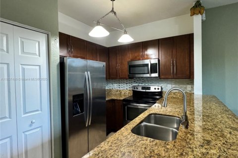 Townhouse in Miramar, Florida 3 bedrooms, 153.85 sq.m. № 1881697 - photo 5
