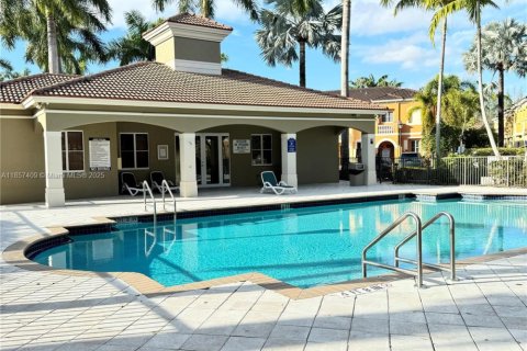 Townhouse in Miramar, Florida 3 bedrooms, 153.85 sq.m. № 1881697 - photo 26