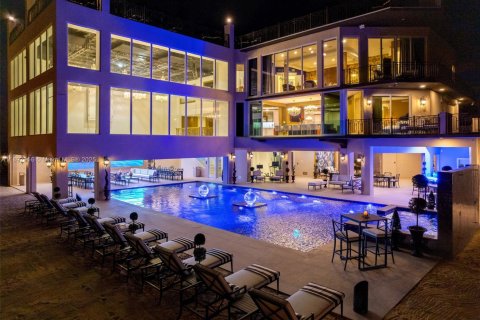 House in Islamorada, Village of Islands, Florida 7 bedrooms, 945.93 sq.m. № 2013314 - photo 28