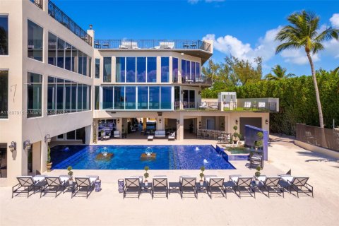 House in Islamorada, Village of Islands, Florida 7 bedrooms, 945.93 sq.m. № 2013314 - photo 27