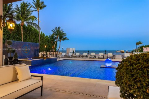 House in Islamorada, Village of Islands, Florida 7 bedrooms, 945.93 sq.m. № 2013314 - photo 30