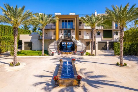 House in Islamorada, Village of Islands, Florida 7 bedrooms, 945.93 sq.m. № 2013314