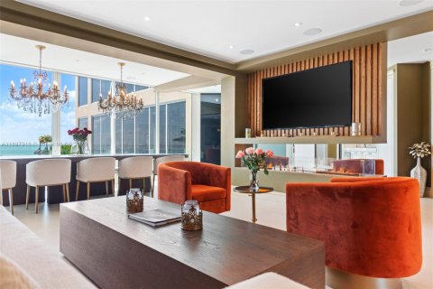 House in Islamorada, Village of Islands, Florida 7 bedrooms, 945.93 sq.m. № 2013314 - photo 7