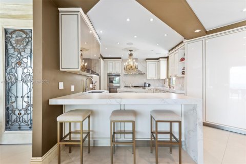 House in Islamorada, Village of Islands, Florida 7 bedrooms, 945.93 sq.m. № 2013314 - photo 13