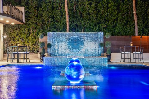 House in Islamorada, Village of Islands, Florida 7 bedrooms, 945.93 sq.m. № 2013314 - photo 29